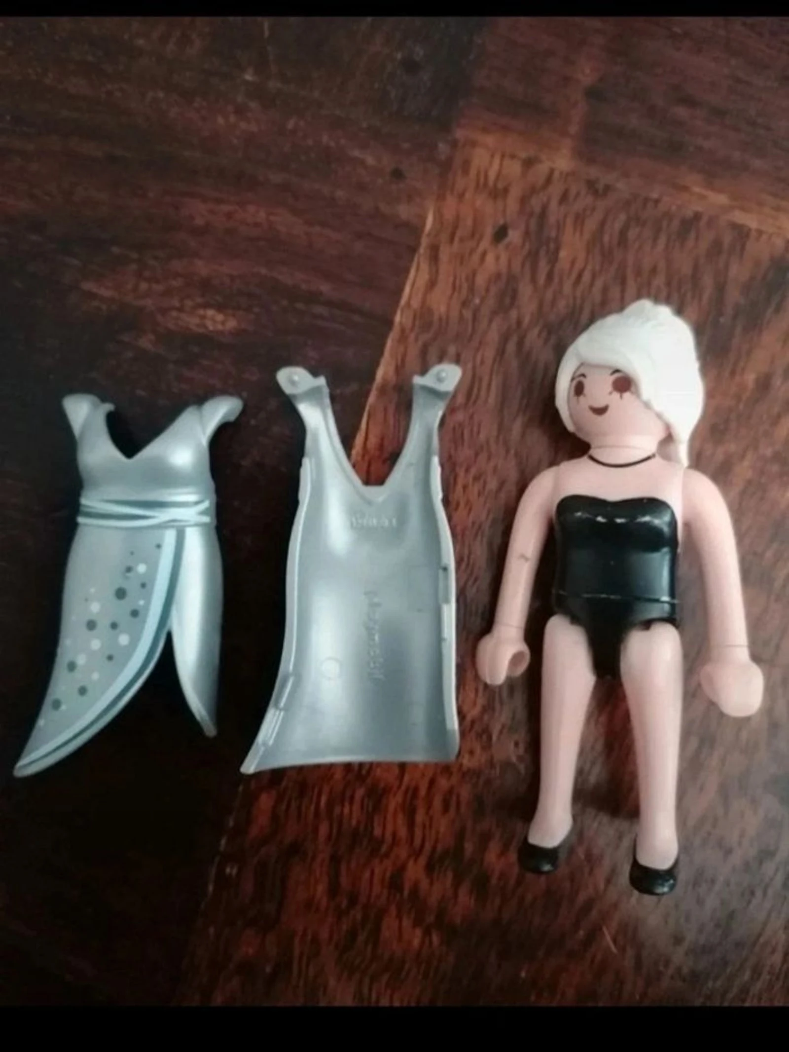 Playmobil vrouwelijke figuur met afneembaar jurkje – photo 2